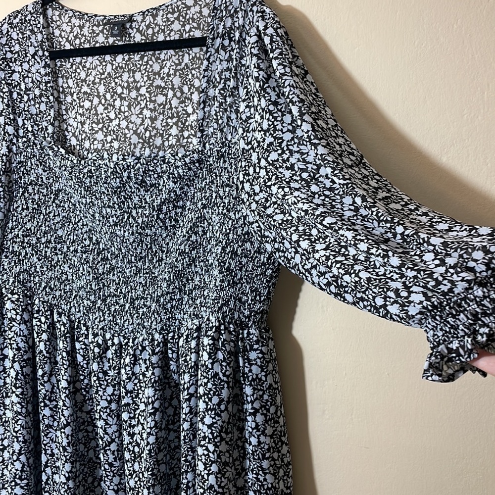 Torrid size 3 BLACK & WHITE FLORAL CHIFFON SMOCKED BABYDOLL BLOUSE - Picture 6 of 7